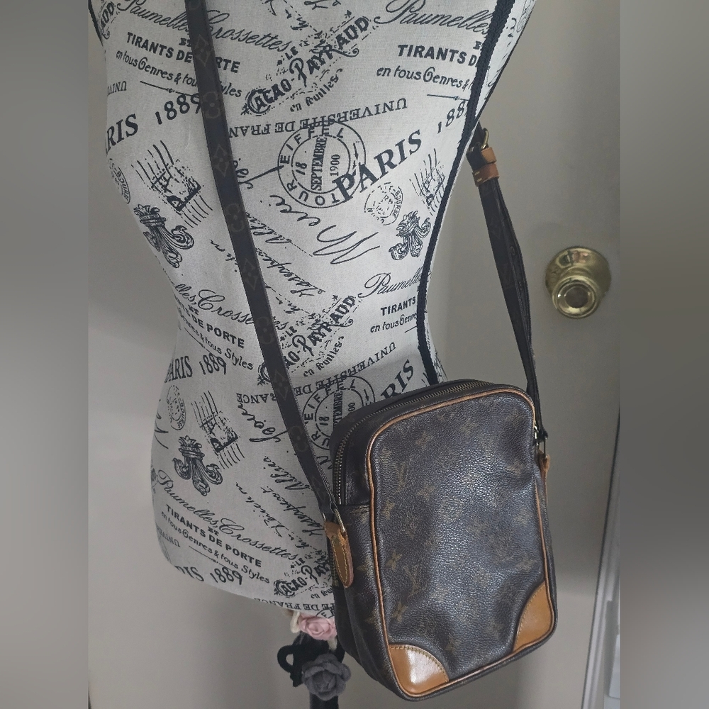 Louis Vuitton Brown Monogram Canvas Crossbody Bag with Tan Trim comes with COA - Picture 13 of 16